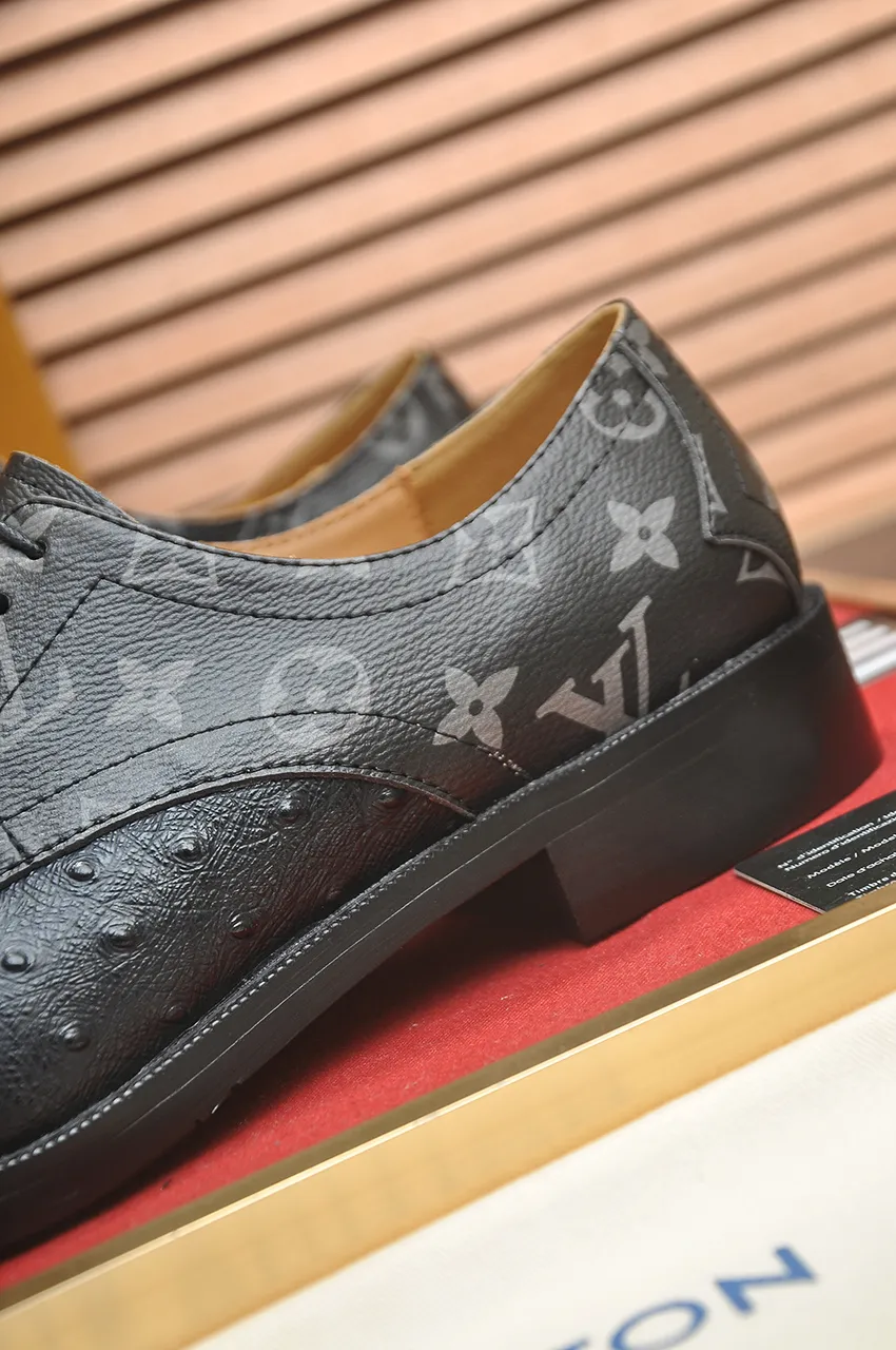 Men's men's shoes 💰500💶 [LV] (original single cowhide lining) 🍀LV's latest genuine leather business suit shoes are launched simultaneously on the official website. The first-layer cowhide imported from Italy is made of heavy gold, 💥official website 1:1 rubber outsole. Versatile to wear, high-end without losing class, and the color combination is extraordinary. This four-season style is alluring when worn on your feet, showing off your big-name flair. Standard code 38-45 (45 customized)